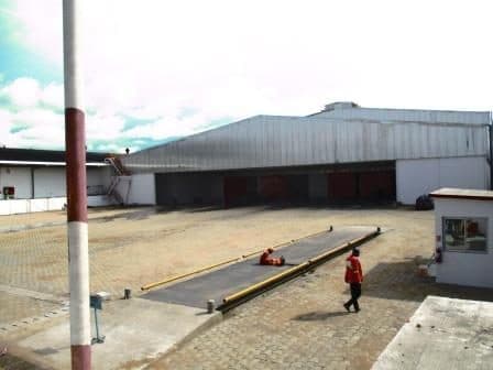 Magasin de stockage de 1 800 m² en charpente métallique